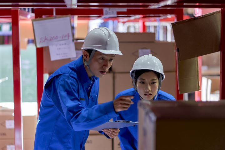 《さいたま市岩槻区》週払いOK・構内でのタイヤの整理作業スタッフ！（土日休み・未経験歓迎）