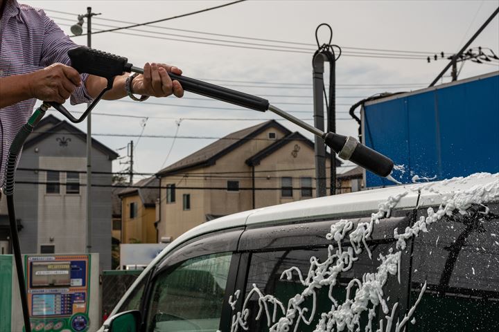 《つくば市》週払いOK・大手カー用品店でのピット作業スタッフ！（Web面接OK・週休2日）