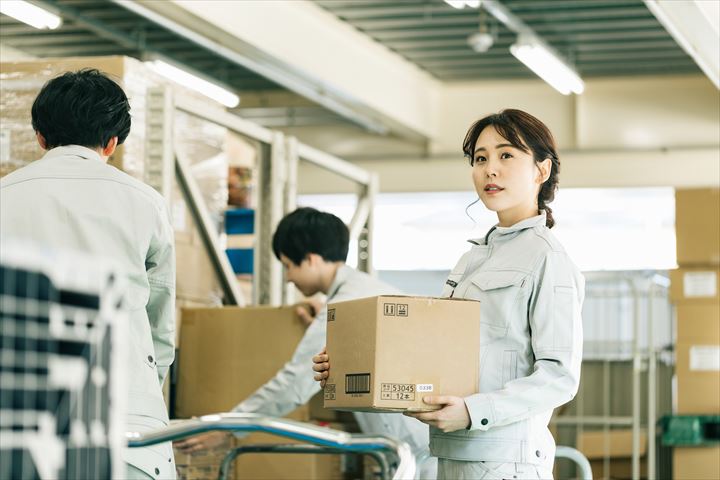 《厚木市》週払いOK・倉庫内でのチルド食品などの仕分け作業スタッフ！（未経験OK・週休2日）