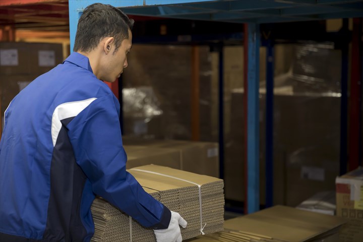 《板橋区》週払いOK・倉庫内での一般貨物の仕分け作業スタッフ！（高収入・土日祝休み）