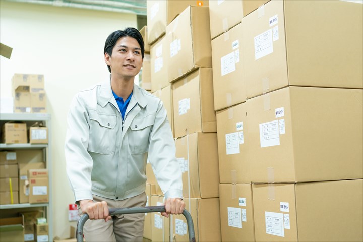 《大田区》週払いOK・倉庫内での青果類の出荷作業スタッフ！（Web面接OK・時間外勤務ほぼ無し）