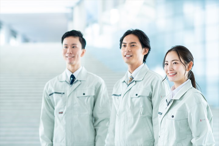 《東大阪市》週払いOK・センター内での百貨店商品の検品作業スタッフ！（Web面接OK・土日休み）