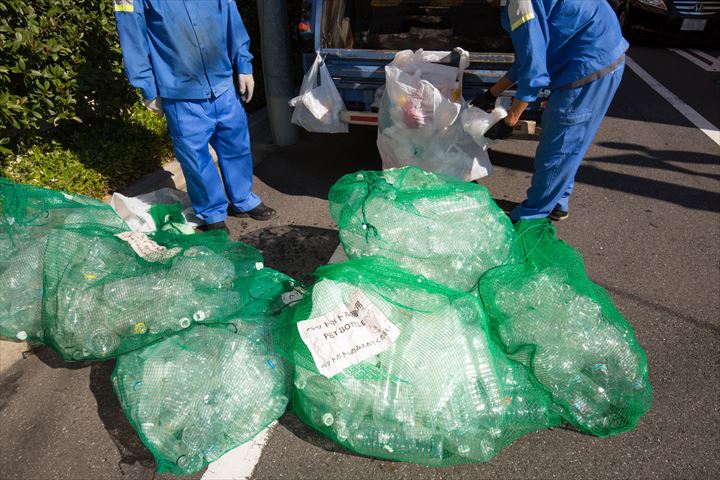 《世田谷区》週払いOK・資源ゴミなどの回収助手スタッフ！（Web面接OK・未経験OK）