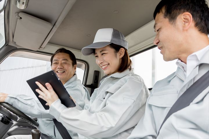 《四日市市》週払いOK・自販機へのベンディング作業の助手スタッフ！（土日祝休み・2023年10月末までの期間限定）