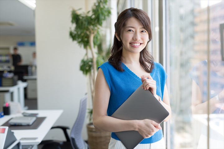 《柏原市》週払いOK・資料作成やデータ入力などの事務スタッフ！（土日祝休み・業務延長ほぼなし）