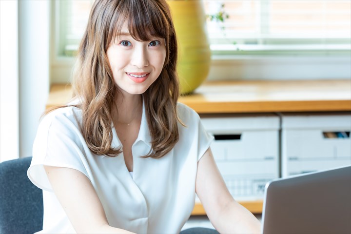 《伊丹市》週払いOK・運送会社での一般事務スタッフ！（土日祝休み・日勤）