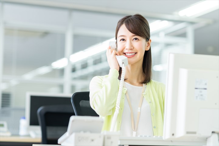 《茨木市》週払いOK・センター内での商品確認や受付事務スタッフ！（Web面接OK・週休2日）