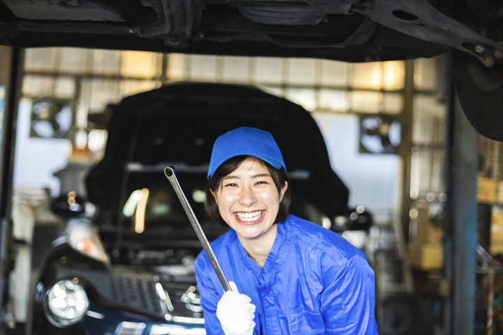 《茨木市》週払いOK・倉庫内での自動車部品の仕分けやピッキング作業スタッフ！（WワークOK・短時間7:00～13:30）