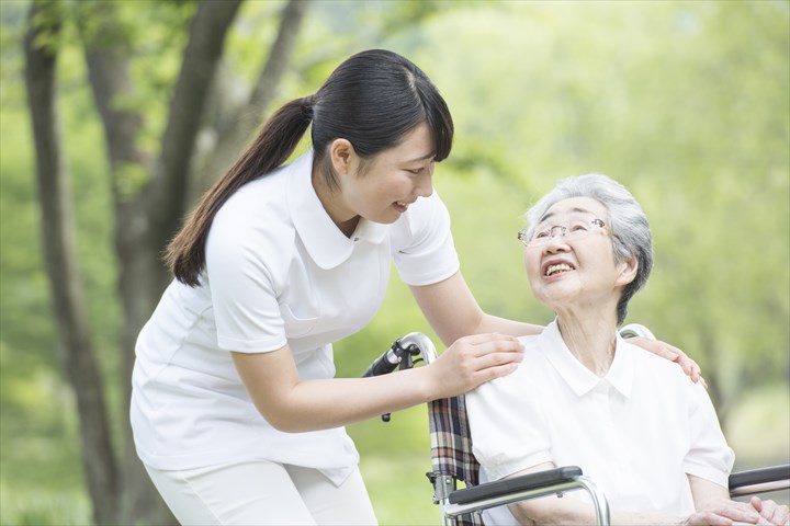 《品川区》週払いOK・グループホームでの介護スタッフ！（駅チカ・週休2日）
