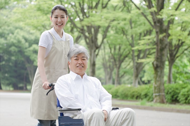 《藤沢市》週払いOK・ユニット型特別養護老人ホームでの介護スタッフ！（週休2日・日勤帯）