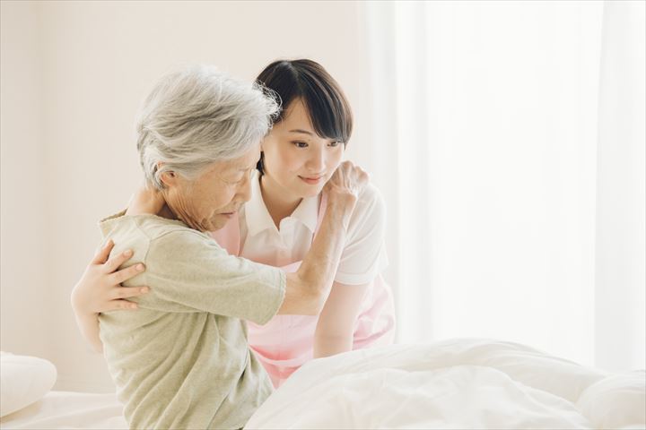 《板橋区》週払いOK・療養型病院での介護補助スタッフ！（Web面接OK・無資格OK）