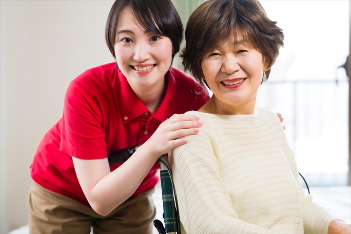 《さいたま市浦和区》週払いOK・特別養護老人ホームでの介護スタッフ！（Web面接OK・週休2日）