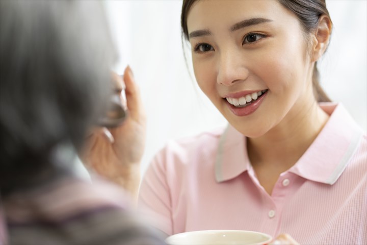 《三郷市》週払いOK・老人ホームでの介護スタッフ！（週2・Wワーク歓迎）