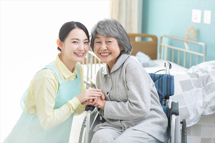 《大田区》週払いOK・特別養護老人ホームでの介護スタッフ！（日勤・週休2日）