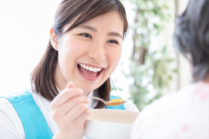 《川崎市高津区》週払いOK・デイサービスでの介護スタッフ！（週休2日・日勤）