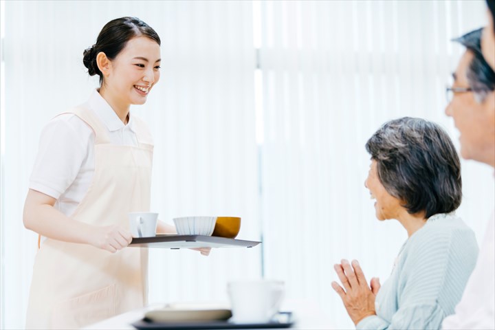 《江戸川区》週払いOK・特別養護老人ホームでの介護スタッフ！（週休2日・高時給）