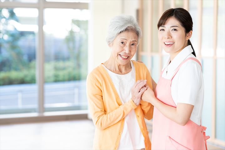 《東大和市》週払いOK・老人保健施設での介護スタッフ！（高時給・週4～5日）