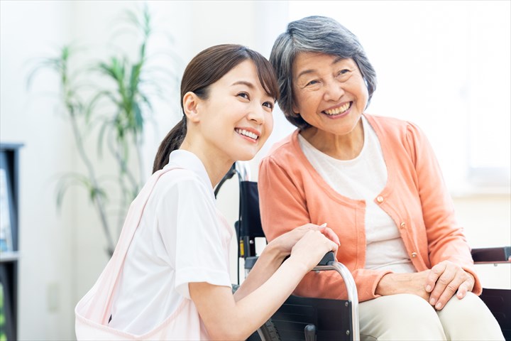 《武蔵野市》週払いOK・有料老人ホームでの介護スタッフ！（週休2日・日勤）