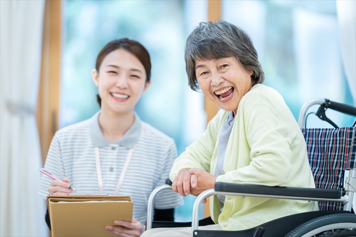 《葛飾区》週払いOK・従来型特別養護老人ホームでの介護スタッフ！（週3～4・日勤）