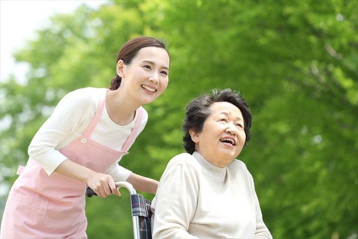 《杉並区》週払いOK・デイサービスでの介護スタッフ！（無資格OK・日曜固定休み）