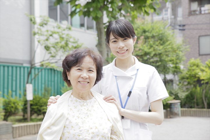 《世田谷区》週払いOK・有料老人ホームでの看護スタッフ！（Web面接OK・高時給）