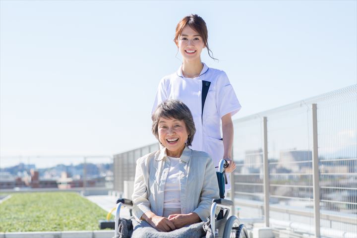 《入間郡三芳町》週払いOK・老人ホームでの看護スタッフ！（高時給・週3～5日）