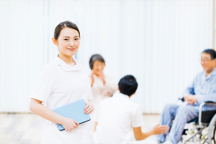 《板橋区》週払いOK・療養型病棟での看護補佐スタッフ！（無資格OK・未経験歓迎）